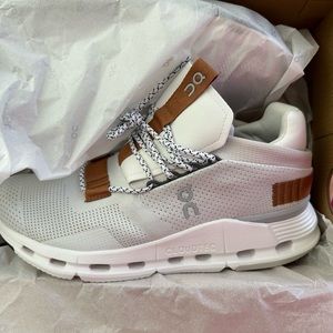 NEW Women On Cloudnova Pearl Size 8.5